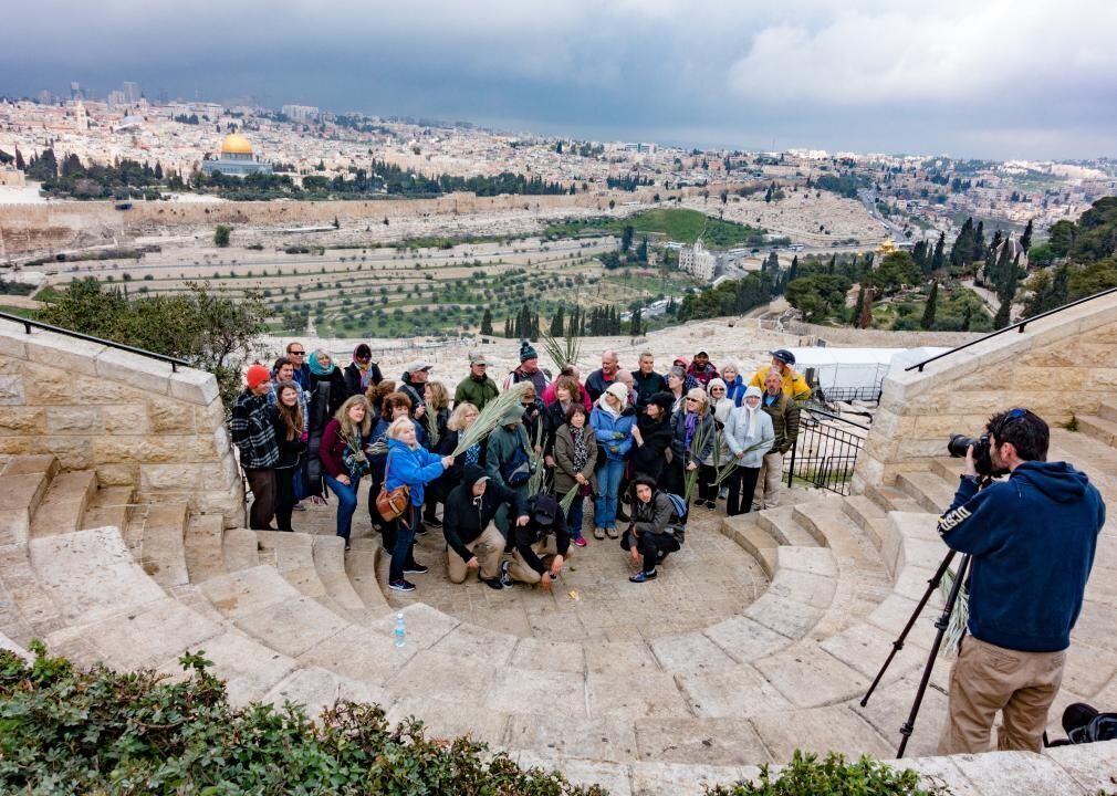 10 tips for traveling with a large group